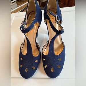 Quipid size 9 Elegant Blue suede Women’s Heels
